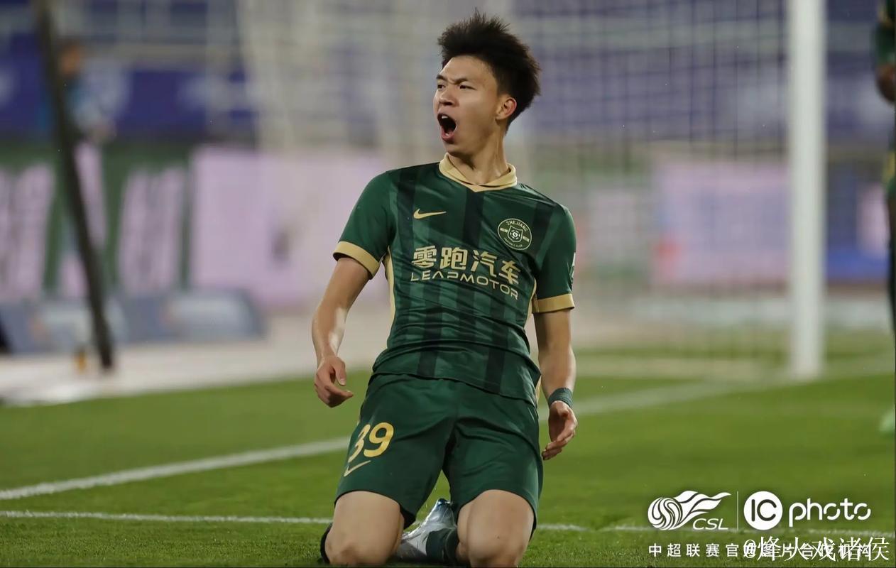 本赛季中超联赛最佳青年球员，浙江队王钰栋当选！