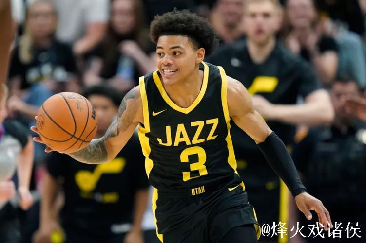 基扬特-乔治突破顶着防守打进,上半场12中8已经砍下27分 基扬特-乔治突破顶着防守打进,上半场12中8已经砍下27分