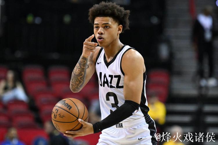 基扬特-乔治突破顶着防守打进,上半场12中8已经砍下27分 基扬特-乔治突破顶着防守打进,上半场12中8已经砍下27分