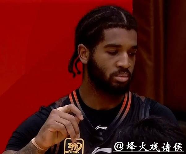 罚单频发酿成困境,克里斯成裁判“公敌” 山东高速男篮客场之路愈发艰难 罚单频发酿成困境,克里斯成裁判“公敌” 山东高速男篮客场之路愈发艰难