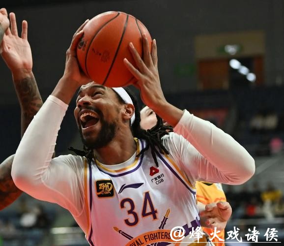 萨林杰末节抛投点燃主场，广东如何用这套新“皮带”将广州防线彻底拉开？